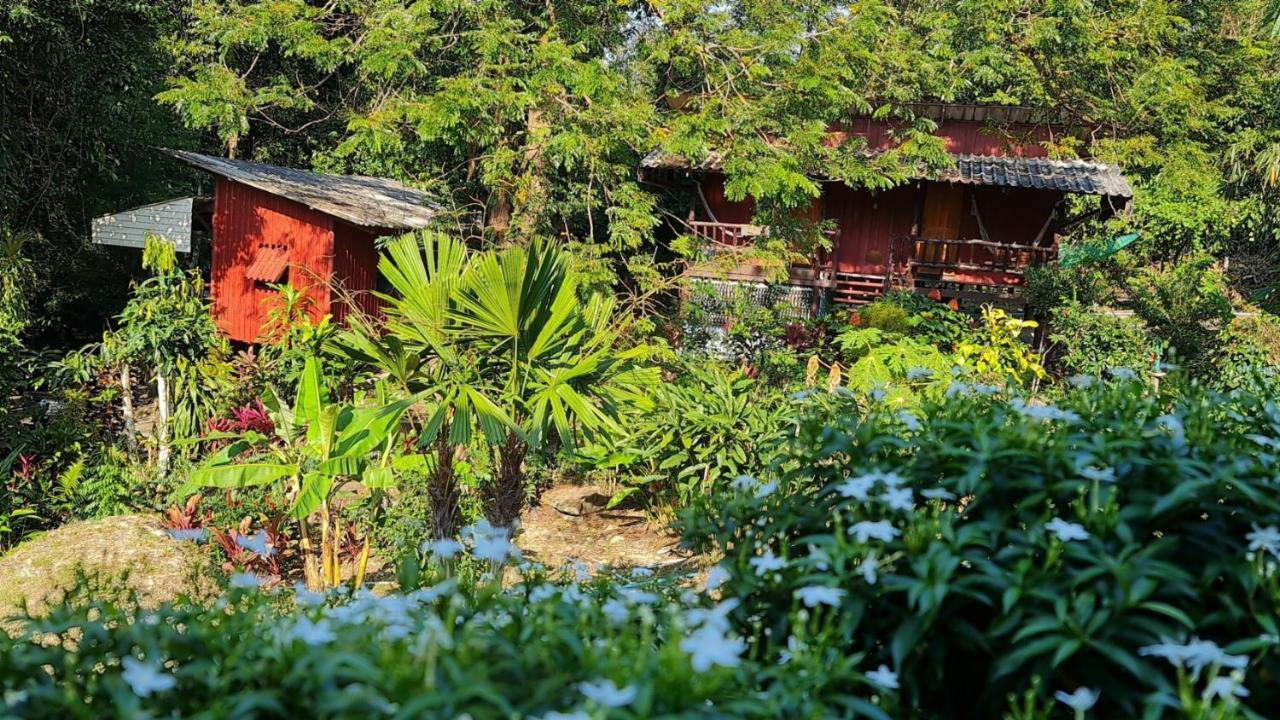 Wooden Hut Koh Kood Hotel Ko Kut Bagian luar foto