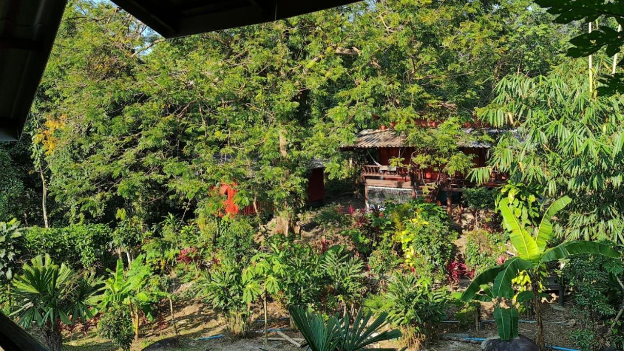 Wooden Hut Koh Kood Hotel Ko Kut Bagian luar foto