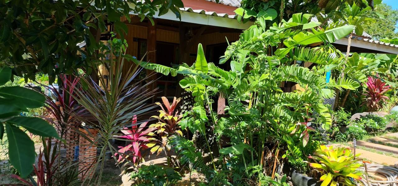 Wooden Hut Koh Kood Hotel Ko Kut Bagian luar foto